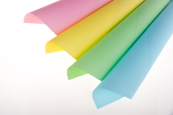 Material de pasta de madeira papel incarbonizado rolos de papel 50-80gm para faturamento contínuo