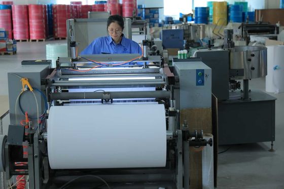 Máquina de Corte de Papel Térmico Oferecendo Durabilidade e Desempenho com Largura Máxima de Bobina de 900mm e Alta Velocidade de Operação